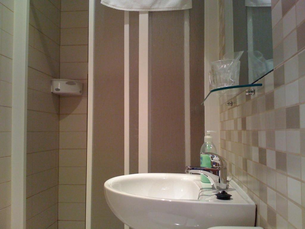Hostal Gaudi Cuenca Cuenca  Luaran gambar